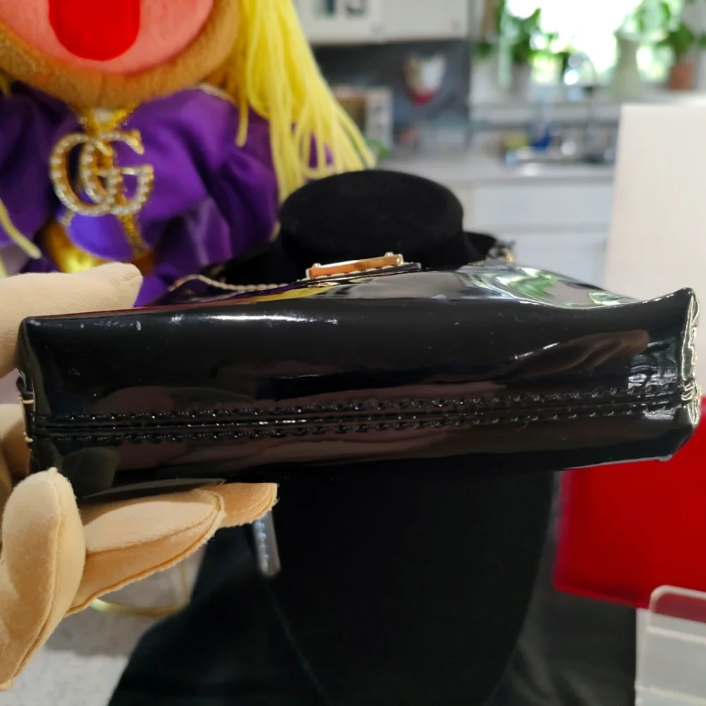 Mini Dooney & Bourke 🖤 patent leather hand bag contrast stitching - Picture 6 of 10